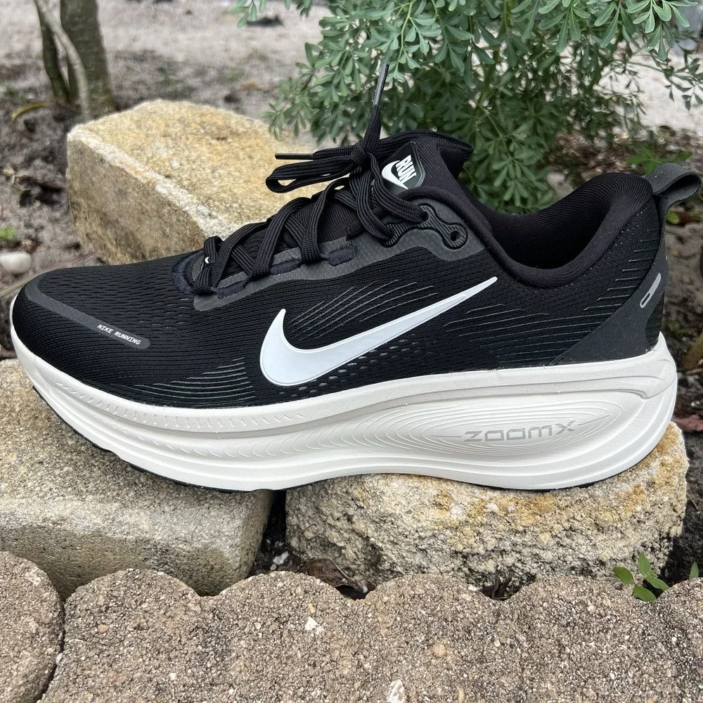 Nike Vomero 18 HM6804-005 Black White Women's Size 11 Men's 9.5 Running Shoes